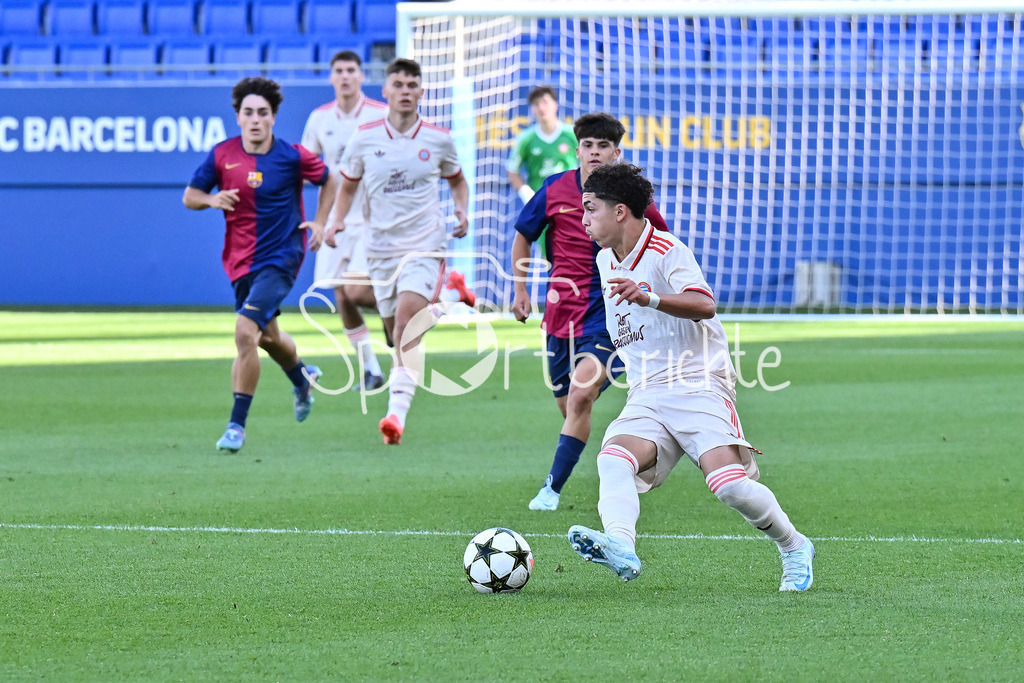 FC Barcelona U19 - FC Bayern München U19 | Am BAll Jussef NASRAWE (FCB #10) / UEFA Youth League: FC Barcelona U19 - FC Bayern München U19, Estadi Johan Cruyff am am 23.10.2024