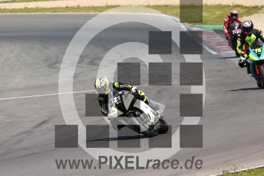 0221-PXR59047 | Schöne Erinnerungen an spannende Momente - das festzuhalten ist unser Job. PIXELrace.de ist seit 2003 auf den Rennstrecken Europas unterwegs um die Action draußen beim Fahren und die wunderbare Stimmung imm Fahrerlager für euch einzufangen.