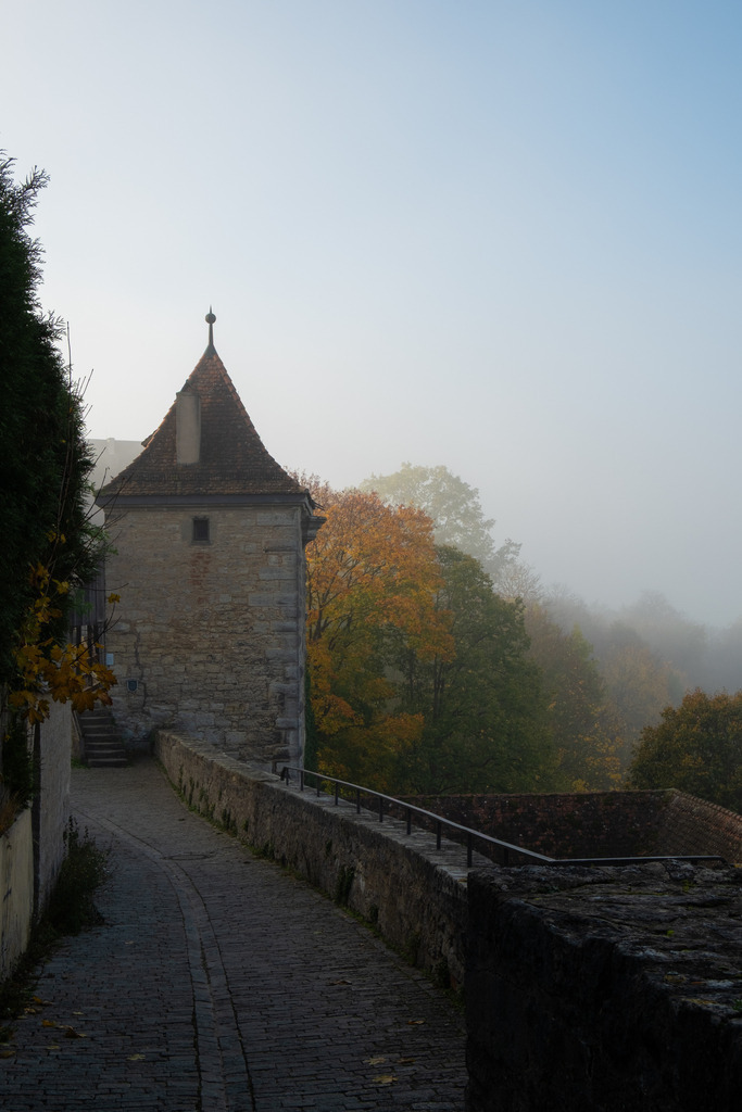 DSCF1178 | Rothenburg ob der Tauber. Nur hier gibt es Exklusive und passend zur Jahreszeit Ihr Wandbild, T-Shirt, Tasse und alles was das Rothenburg Herz begehrt. - Realisiert mit Pictrs.com