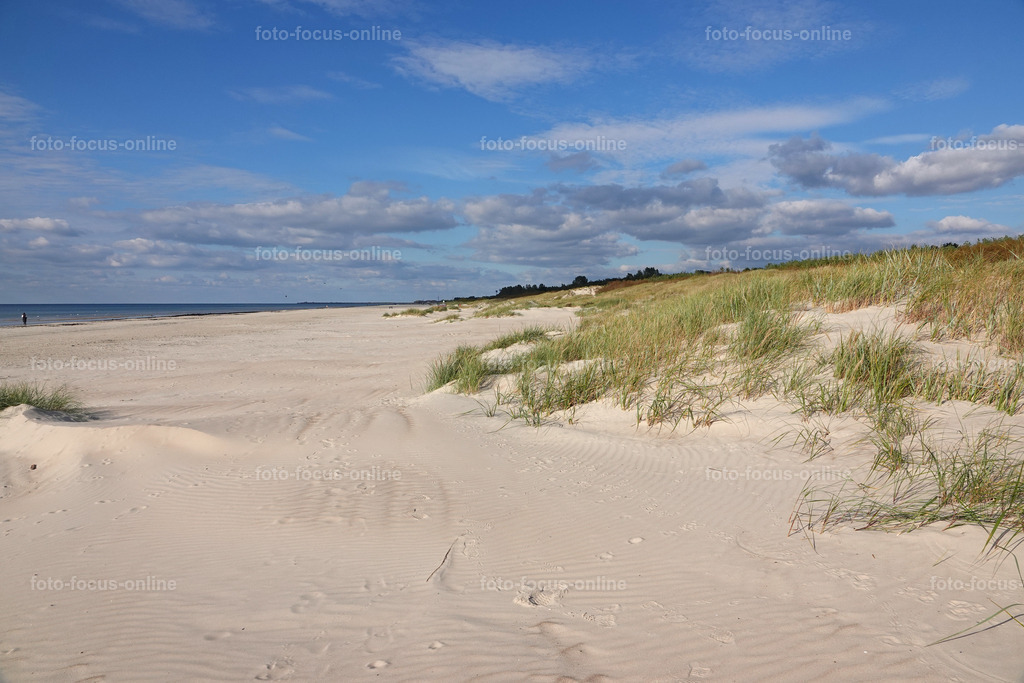 Beach attracts with unusually white and fine sand | foto-focus-online
