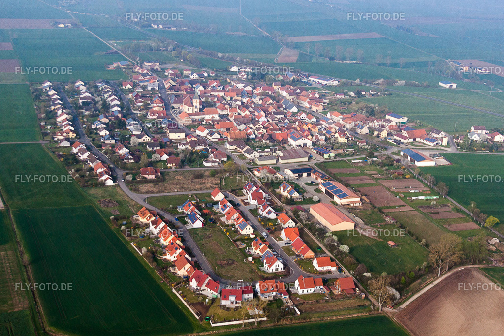 Baustellen zum Neubau- Wohngebiet einer Einfamilienhaus- Siedlung | Luftbild: Baustellen zum Neubau- Wohngebiet einer Einfamilienhaus- Siedlung im Ortsteil Merkershausen in Bad Königshofen im Grabfeld im Bundesland Bayern in Deutschland. Foto: IMG_64196.jpg vom 06.04.2014 durch Werner Riehm/FLY-FOTO.de - Realisiert mit Pictrs.com