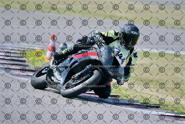 26BT02-0564 | markuskiefer.com - Realisiert mit Pictrs.com