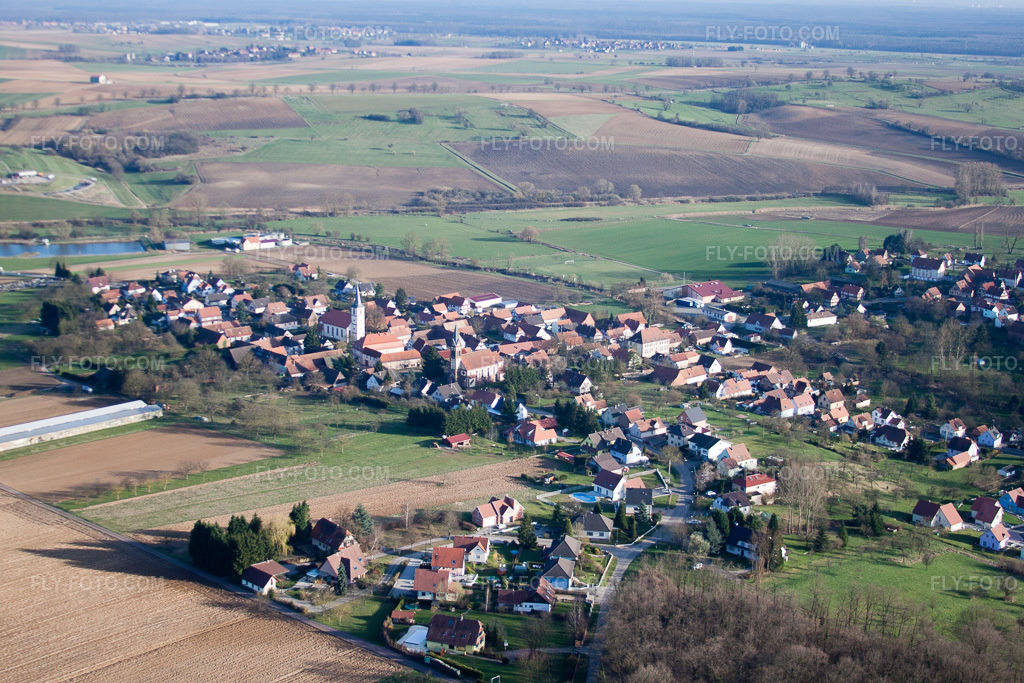 Aerial view: View of the town in Kutzenhausen in the state Bas-Rhin, France.Photo: IMG_38742.jpg taken on 03/20/2011 by Werner Riehm/FLY-FOTO.comResolution of the original: 4752 x 3168 px
