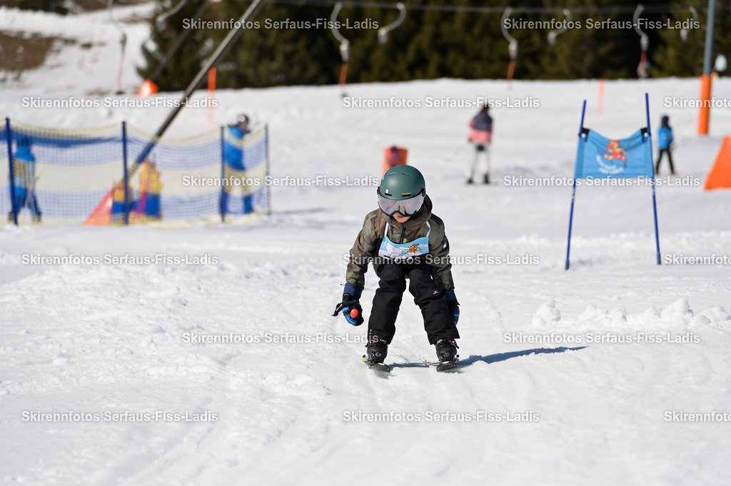 SRF_27.02.2026_934 | Skirennfotos,Serfaus,Fiss,Ladis,Kinderskirennen,Winter,Tirol,Oberland,skirace,SFL,feelfree,weil wir's genießen,ski,Ski,skifahren,Sonnenplateau, - Realisiert mit Pictrs.com