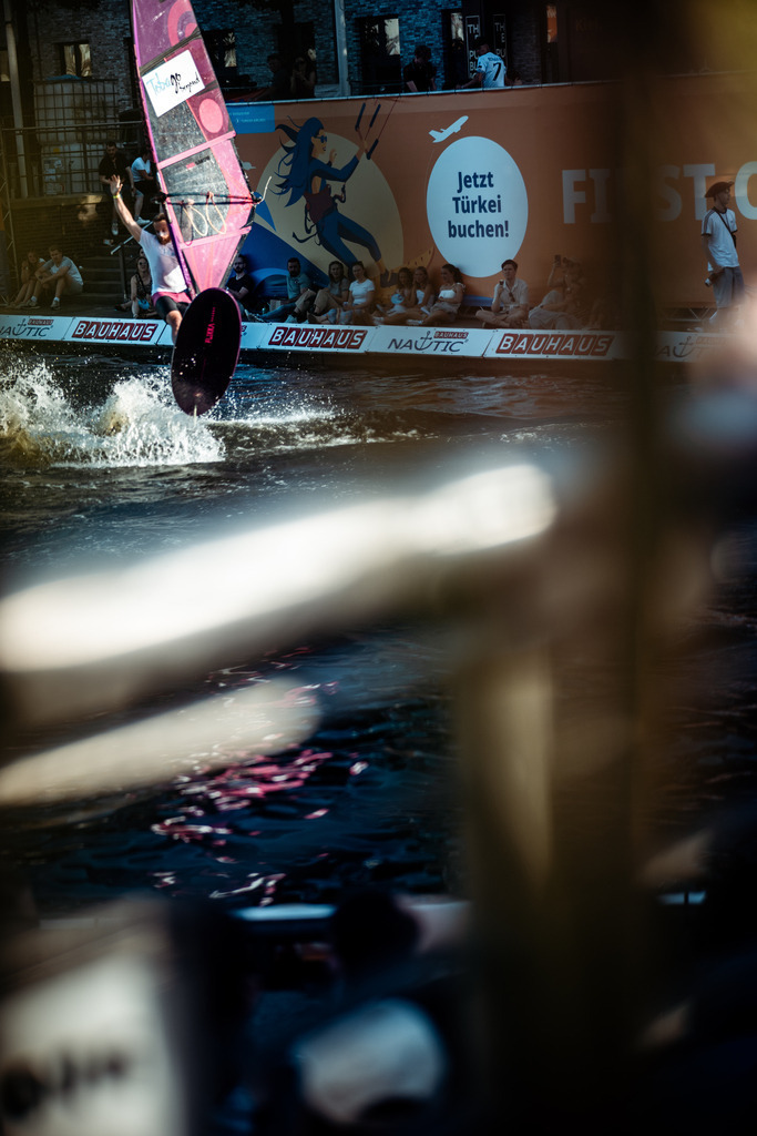 Kieler WOCHE Tow In Windsurf - @danielpankoke dpmedia (105 von 158) | dp-photography - Realisiert mit Pictrs.com