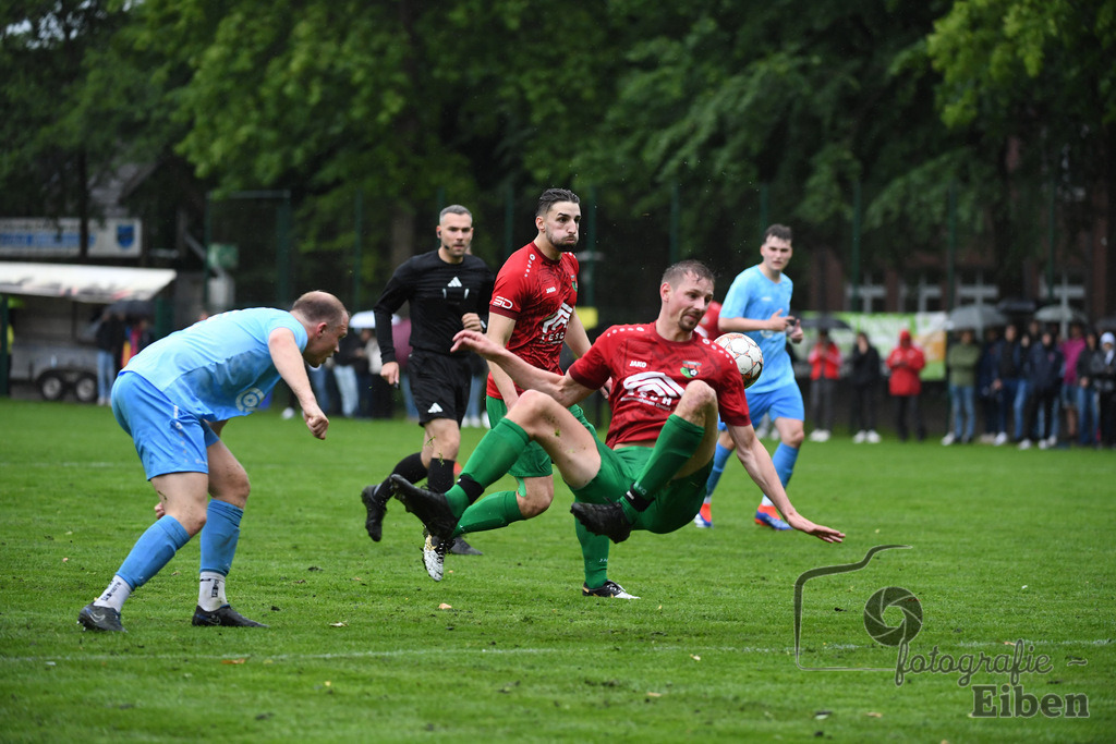 BV Bockhorn-SG FriPe | Relegation zur Kreisliga; BV Bockhorn (weiß)-SG FriPe (rot) am 05.06.2025 in Oldenburg/Ofenerdiek (Lagerstraße), Photo: Philip Eiben 2025 - Realisiert mit Pictrs.com