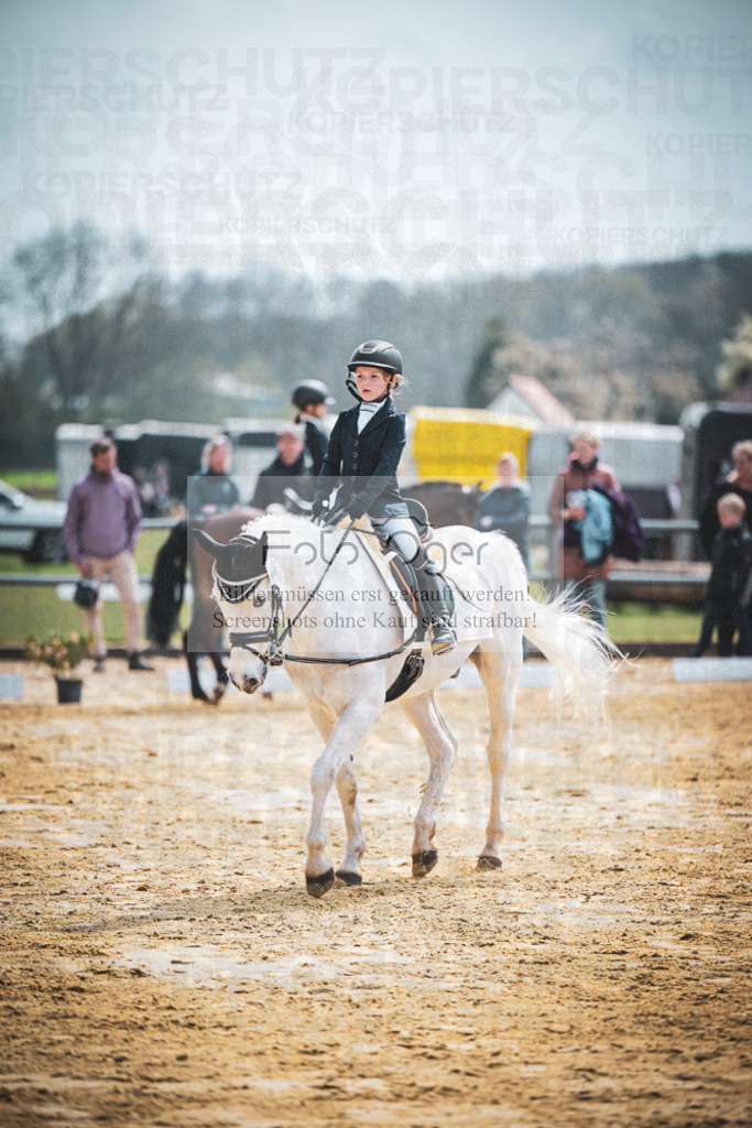 DOS_6198 | Entdecke hochwertige Reitturnierfotos von Foto Oger. Professionell, emotional und authentisch – jetzt Lieblingsmomente im Shop bestellen.Deutschlandweite Turnierfotografie. - Realisiert mit Pictrs.com