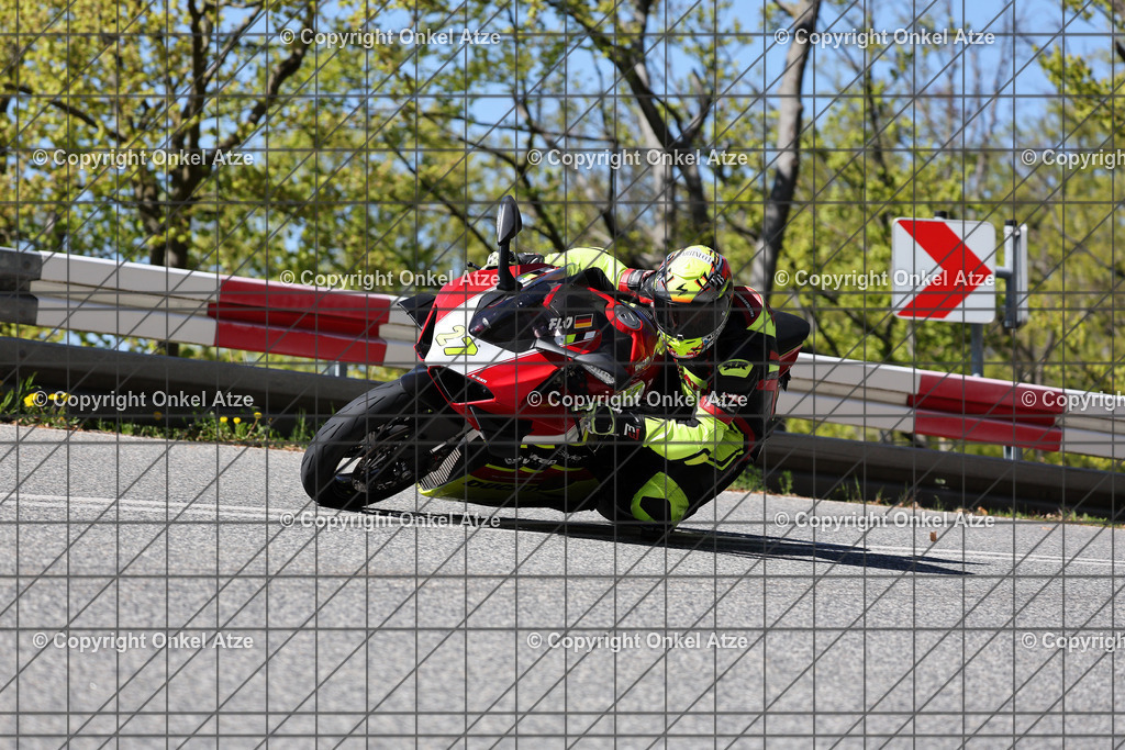 IMG_8063 | Fotograf am Kyffhäuser. Onkel Atze. Kyffhäuser Rennstrecke. Café36. Motorsportfotografie. - Realisiert mit Pictrs.com