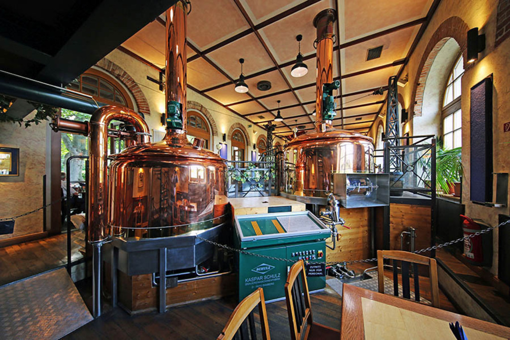 Bayerischer Bahnhof - Gasthaus & Gosebrauerei Leipzig | Das Team hinter BILDLEXIKON LEIPZIG bündelt historische wie aktuelle Informationen über die Stadt Leipzig in Text und Bild auf einer Plattform und stellt diese der interessierten Öffentlichkeit zur Verfügung.
