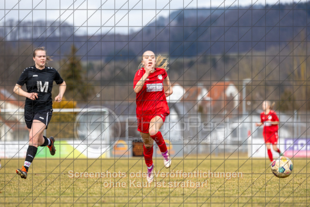20250223_134000_0311 | #,1.FC Donzdorf (rot) vs. TSV Tettnang (schwarz), Fussball, Frauen-WFV-Pokal Achtelfinale, Saison 2024/2025, Rasenplatz Lautertal Stadion, Süßener Straße 16, 73072 Donzdorf, 23.02.2025 - 13:00 Uhr,Foto: PhotoPeet-Sportfotografie/Peter Harich
