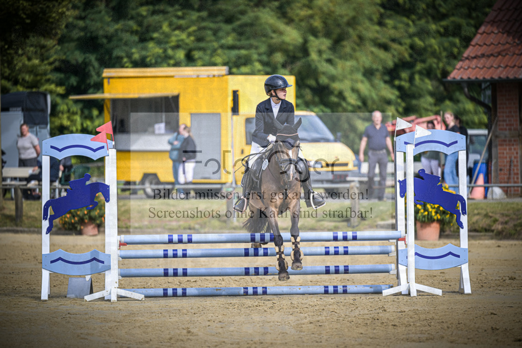 DOS_1945 | Entdecke hochwertige Reitturnierfotos von Foto Oger. Professionell, emotional und authentisch – jetzt Lieblingsmomente im Shop bestellen.Deutschlandweite Turnierfotografie. - Realisiert mit Pictrs.com