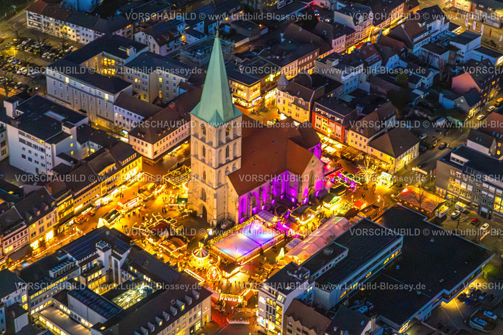Hamm251201599Weihnachtsmarkt | Luftbild evang. Pauluskirche, Marktplatz, Weihnachtsmarkt mit Eislauffläche, Mitte Stadtbezirk Mitte, Hamm, Ruhrgebiet, Nordrhein-Westfalen, Deutschland
