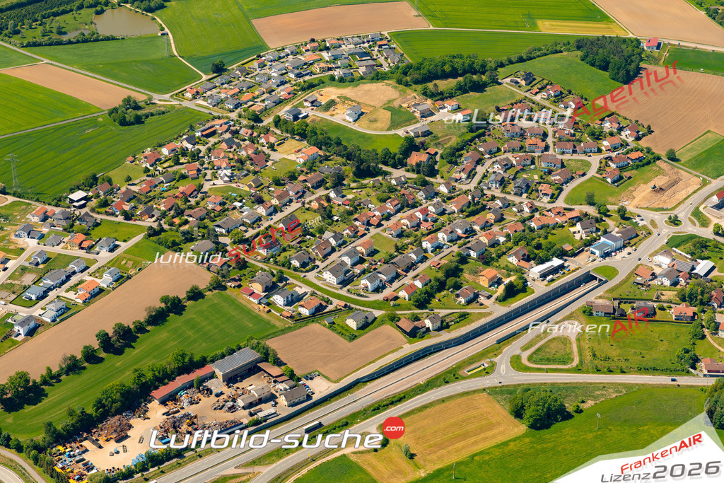 Das Luftbild zeigt : Wetterfeld Roding - Die Luftaufnahme wurde 2024 vom UL-Flugzeug aus erstellt ( keine Drohne ) - Hochauflösende Luftaufnahme - Für grossformatige Ausdrucke geeignet. Die Geschenkidee !Mit Lizenz und Bildrechte bestellbar