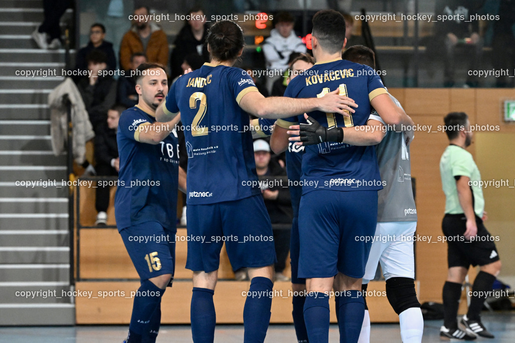 Carinthia Flamengo Futsal Club vs. Futsal Klagenfurt | #15 Vahid Muharemovic Futsal Klagenfurt, Jubel Futsal Klagenfurt Mannschaft, #2 Nikola Jandric Futsal Klagenfurt, #11 Saso Kovacevic Futsal Klagenfurt, Carinthia Flamengo Futsal Club vs. Futsal Klagenfurt, Carinthia Flamengo Futsal Club vs. Futsal Klagenfurt am 01.12.2024 in Klagenfurt (Ballspielhalle Viktring), Austria, (Photo by Bernd Stefan)