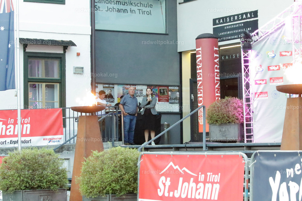 1421_20230817_Bewerb_Maenner_Muehlanger | AUT - OESTERREICH, 2023-08-16: SPORT RENNRAD-FAHREN - 55. INTERNATIONALER RADWELTPOKAL IN ST. JOHANN IN TIROL  - Vintage-Radrennen mit WM-Bronze-Medaillen-Siegerin Christina Schweinberger, den Teilnehmer und Alexander Baumann (vom Orginastions-Team) - TAG 2 BEWERB MAENNER IN SECHS GRUPPEN  ; Foto: Roland Muehlanger
