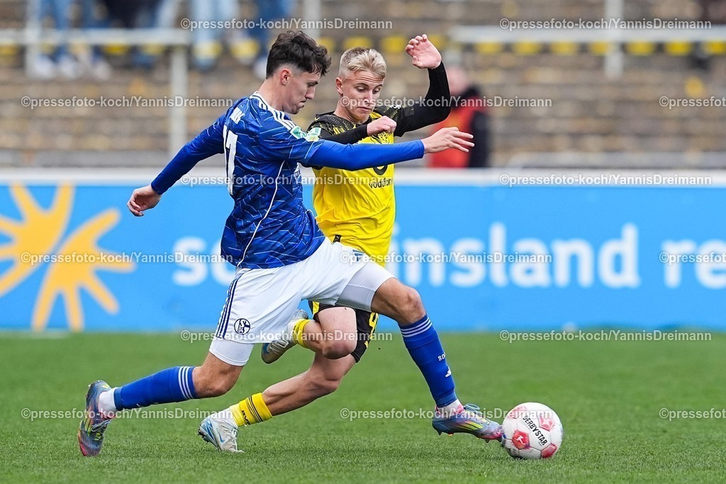 xYDRx08112501009 | 08.11.2025, xydrx, Fußball, Regionalliga West, Borussia Dortmund II - FC Schalke 04 II, Saison 2025 2026, Stadion Rote Erde: Max Hauswirth (FC Schalke 04 II #27) im Zweikampf gegen Danylo Krevsun (Borussia Dortmund II #43)