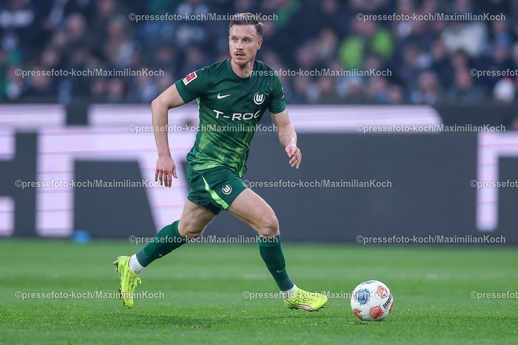 BMG13122502045 | 13.12.2025, Fußball, Borussia Mönchengladbach - VfL Wolfsburg, 1. Fußball Bundesliga, 14.Spieltag, Borussia-Park, Saison 2025 2026: Yannick Gerhardt&nbsp;(VfL Wolfsburg #31)  DFB regulations prohibit any use of photographs as image sequences and or quasi-video.