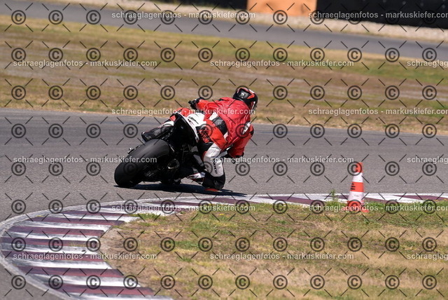 26bt04-1318 | markuskiefer.com - Realisiert mit Pictrs.com