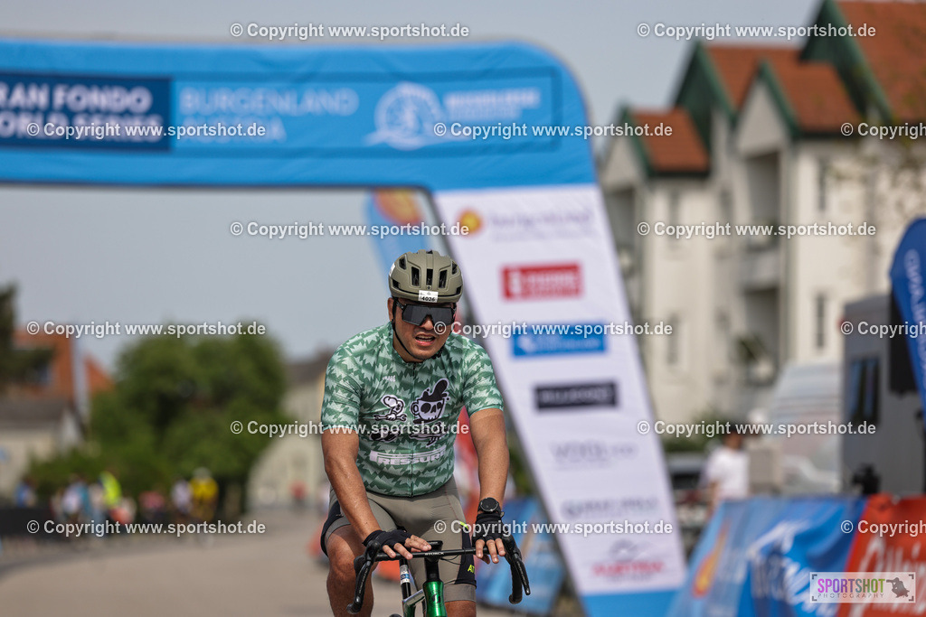 VJ__9523 | Neusiedlersee Radmarathon 2026@sportshot_your_pictrs #yourpictures#roadtowm2029 #nrm #neusiedlerseeradmarathon #neusiedlersee #neusiedlerseetourismus #burgenland #mörbisch #nrm26 #burgenlandtourismus #voglundco #poweredbyburgenlandtourismus #radsport #rad #marathon #ucigranfondo #visitburgenland #ucigranfondoworldseries