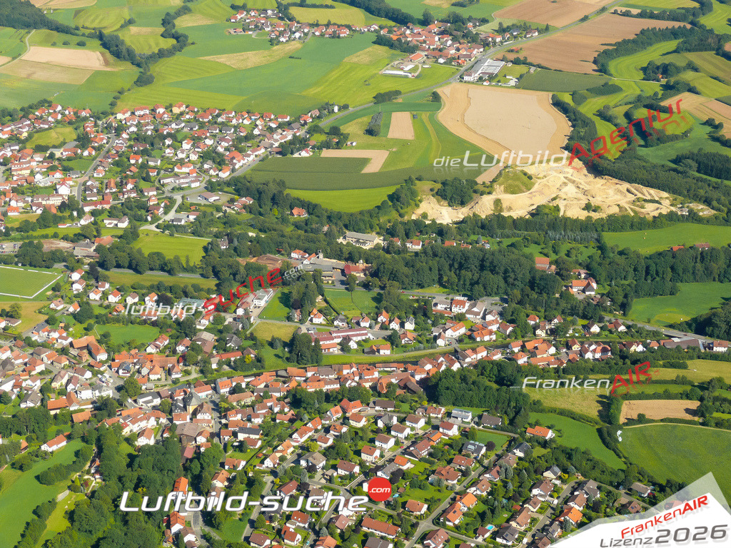 Die Luftaufnahme Unterrodach - Marktrodach wurde vom UL-Flugzeug (keine Drohne) aus fotografiert.Hohe Druck- Auflösung-die Geschenkidee!