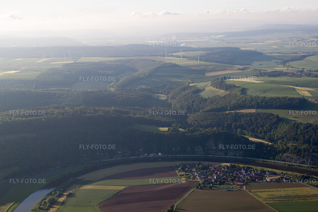 Luftbild: KKW Grohnde aus der Ferne im Ortsteil Grohnde in Emmerthal im Bundesland Niedersachsen in Deutschland. Foto: IMG_64983.jpg vom 23.05.2014 durch Werner Riehm/FLY-FOTO.de