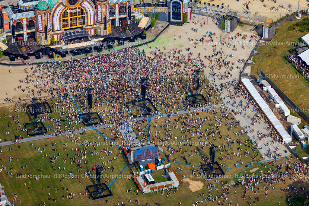 Luftbild Weeze-5260 | Luftaufnahme Gelände des " PAROOKAVILLE - Electronic Music Festival " 2025 in Weeze - Realisiert mit Pictrs.com