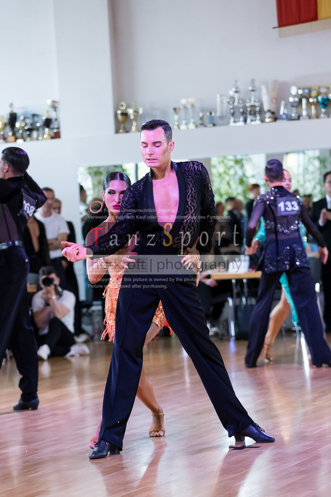 20240616_D-Cup-HGR-Latein_3008 | Tanzsportbilder, Standardtanz, Lateintanz, WDSF, DTV, LTVB, dancecomp, goc, hessen tanzt, blaues band der spree, walzer, tango, wiener walzer, slowfox, quickstepp, samba, rumba, cha-cha-cha, paso doble. jive, hd-kroft photography, turniertanzsport