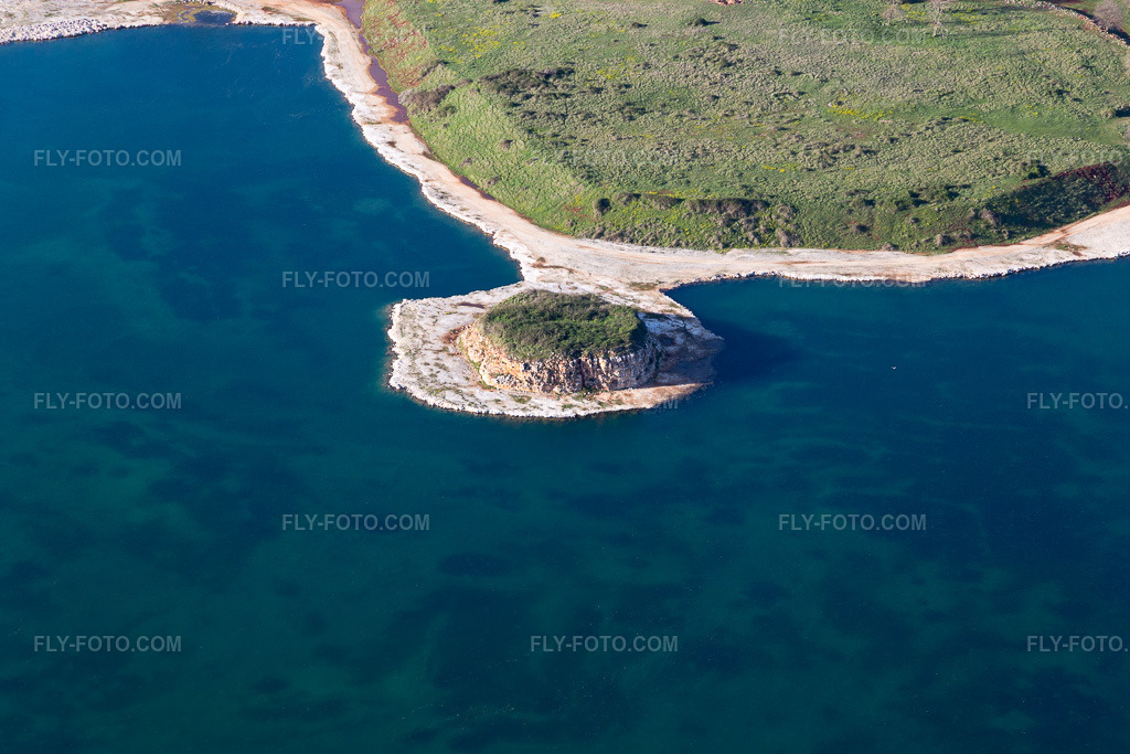 Aerial view: View of the town in Sveti Ivan in the state Gespanschaft Istrien, Croatia. – Photo: IMG_106094.jpg taken on 04/13/2018 by Werner Riehm/FLY-FOTO.com – Resolution of the original: 5472 x 3648 px