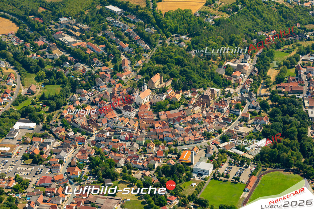Das Luftbild zeigt : Grabenstraße Arnstein - Die Luftaufnahme wurde 2023 vom UL-Flugzeug aus erstellt ( keine Drohne ) - Hochauflösende Luftaufnahme - Für grossformatige Ausdrucke geeignet. Die Geschenkidee !Mit Lizenz und Bildrechte bestellbar