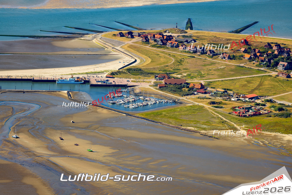 Aktuelles Luftbild von  Baltrum - Die Luftaufnahme wurde 2022 mittels UL-Flugzeug erstellt ( keine Drohne ) - hochauflösende Kamera-Systeme von  Canon -Beste Qualität - Für grossformatige Ausdrucke geeignet. Die Geschenkidee !