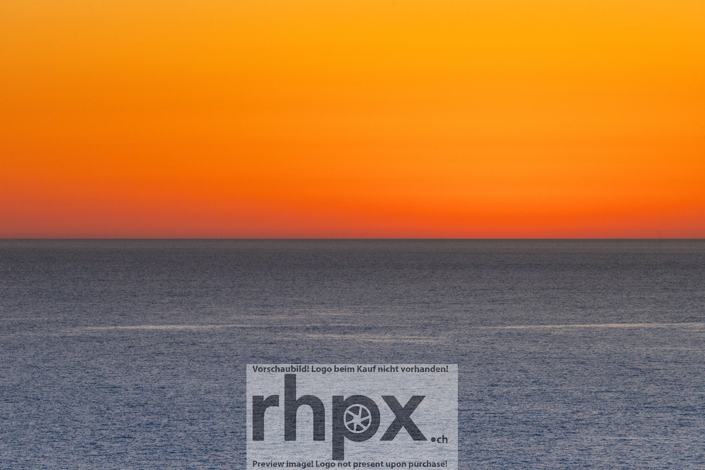 Sonnenuntergang am Meer | Stimmungsvolle Fotokunst aus Luzern. Erlebe den Pilatus, den See und die Stadt Luzern in exklusiven Aufnahmen in der Fotogalerie & Shop. - Realisiert mit Pictrs.com