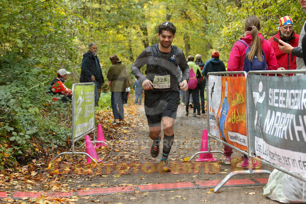 251026_1317_EX1_3130 | Sportfotografie im Rhein-Sieg Kreis, Köln, Bonn, NRW, Rheinland Pfalz, Hessen, etc. Unser Tätigkeitsfeld umfasst den Laufsport vom Volkslauf über den Marathon, Duathlon, Triathon bis zum Ultralauf wie Kölnpfad Ultra oder Schindertrail.