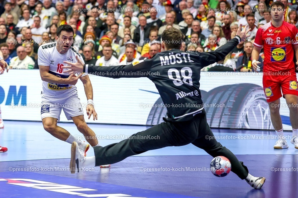 EHF19012601029 | 19.01.2026, Handball, Men's EHF EURO 2026, Österreich - Serbien, Jyske Bank Boxen in Herning, Dänemark, Preliminary Round: ys19 wirft auf das tor von  Constantin Möstl (Austria #98) 