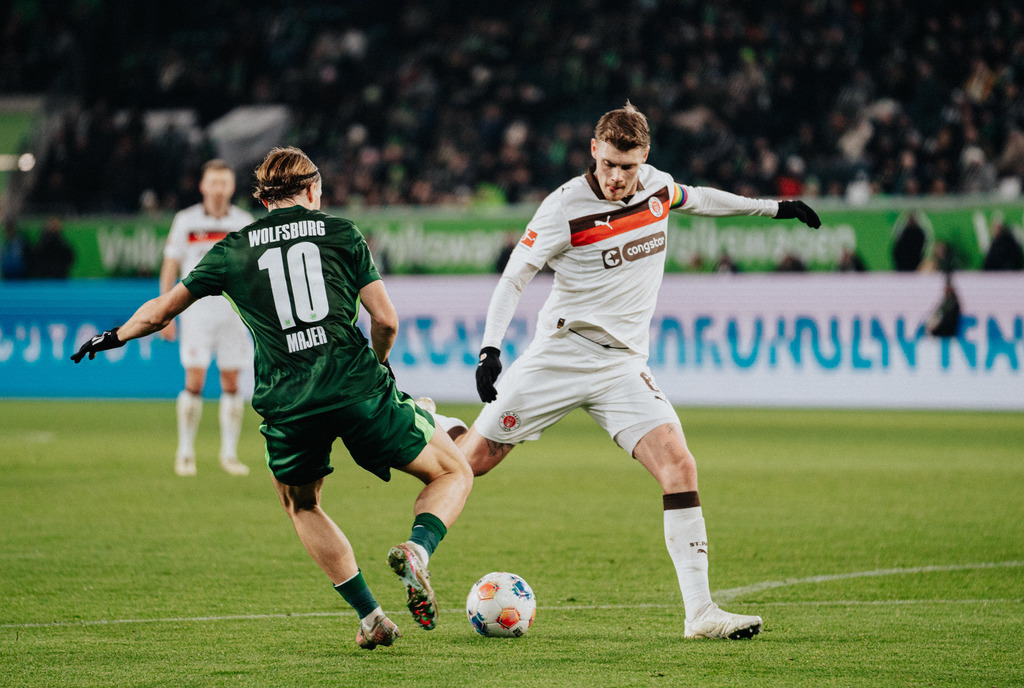 FCP08861 | Der offizielle Shop für FC St. Pauli Fotos. Wähle aus Spielszenen & Fanmomenten dein FCSP Wunschformat. Wir liefern Millerntor-Atmosphäre.