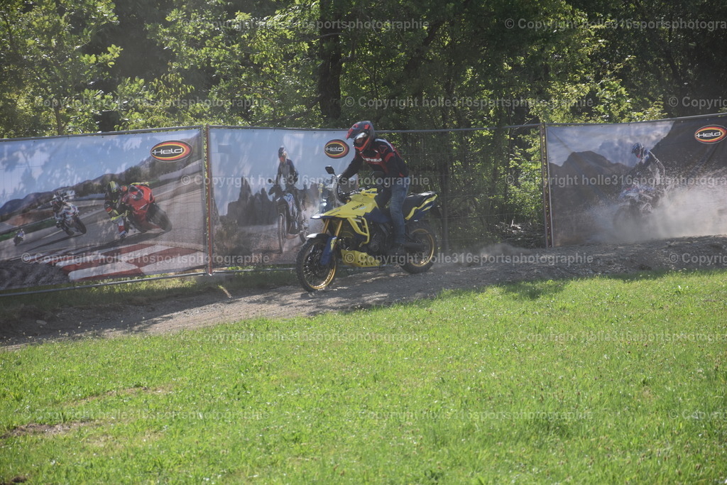 DSC_0106 | Sportfotografie , Motorsport, Motoross, Reitsport, Mointainbike, Enduro,
Landschaft , Outdoor, Eventfotografie, Landschaft, Bilder online bestellen - Realisiert mit Pictrs.com