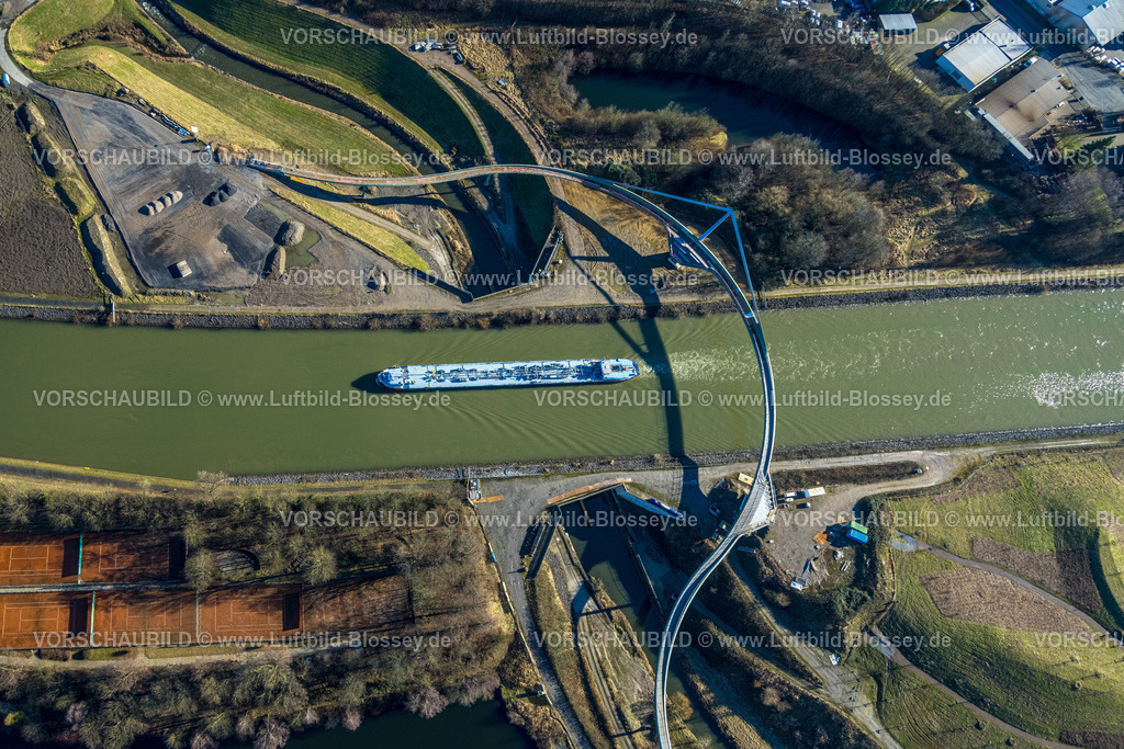 Castrop-Rauxel240106853 | Luftbild, Emscherbaustelle für Emscherland 2020, Brücke Cassurker Schwinge über Fluss Emscher und den Kanal, Binnenschifffahrt auf dem Rhein-Herne-Kanal, Fluss Emscher unterquert den Rhein-Herne-Kanal in dem Durchlassbauwerk Emscherdüker Wasserkreuz, Henrichenburg, Castrop-Rauxel, Ruhrgebiet, Nordrhein-Westfalen, Deutschland