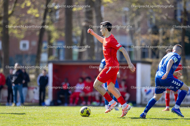 Fußball I Junioren I Saison 2025-2026 I DFB-Nachwuchsliga I 8. Spieltag I JFV Lübeck - 1. FC Magdeburg 189 | Adam Schmidt (3, JFV Lübeck) - Realisiert mit Pictrs.com
