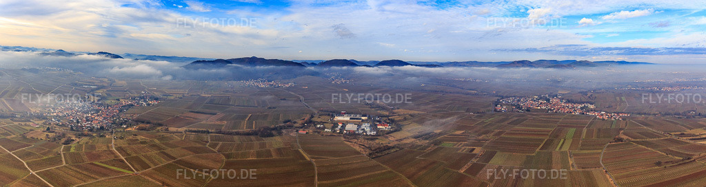 Luftbild: Panorama der Haardt von Göcklingen bis Landau im Winter bei tiefen Wolken in Ilbesheim bei Landau im Bundesland Rheinland-Pfalz in Deutschland. Foto: IMG_096473-Pano.jpg vom 02.02.2017 durch Werner Riehm/FLY-FOTO.deAuflösung des Originals: 9934 x 2639 px