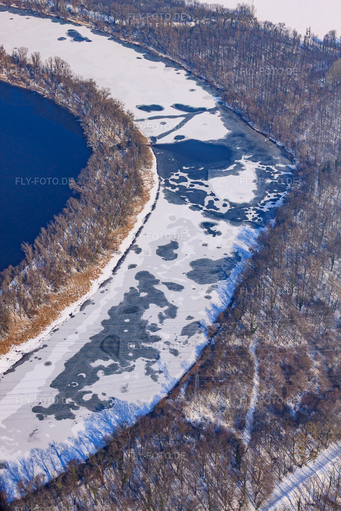 Luftbild: Gefrorener Althrein Kleiner Bodensee im Winter bei Schnee im Ortsteil Neureut in Karlsruhe im Bundesland Baden-Württemberg in Deutschland. Foto: IMG_24256.jpg vom 16.02.2010 durch Werner Riehm/FLY-FOTO.de