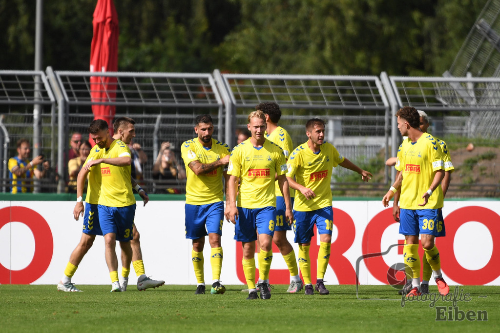 SV Atlas-Delmenhorst-Borussia Mönchengladbach | DFB-Pokal 1. Runde;SV Atlas Delmenhorst (gelb)-Borussia Mönchengladbach (schwarz) am 17.08.2025 in Oldenburg (Marschweg-Stadion), Photo: Philip Eiben 2025 - Realisiert mit Pictrs.com
