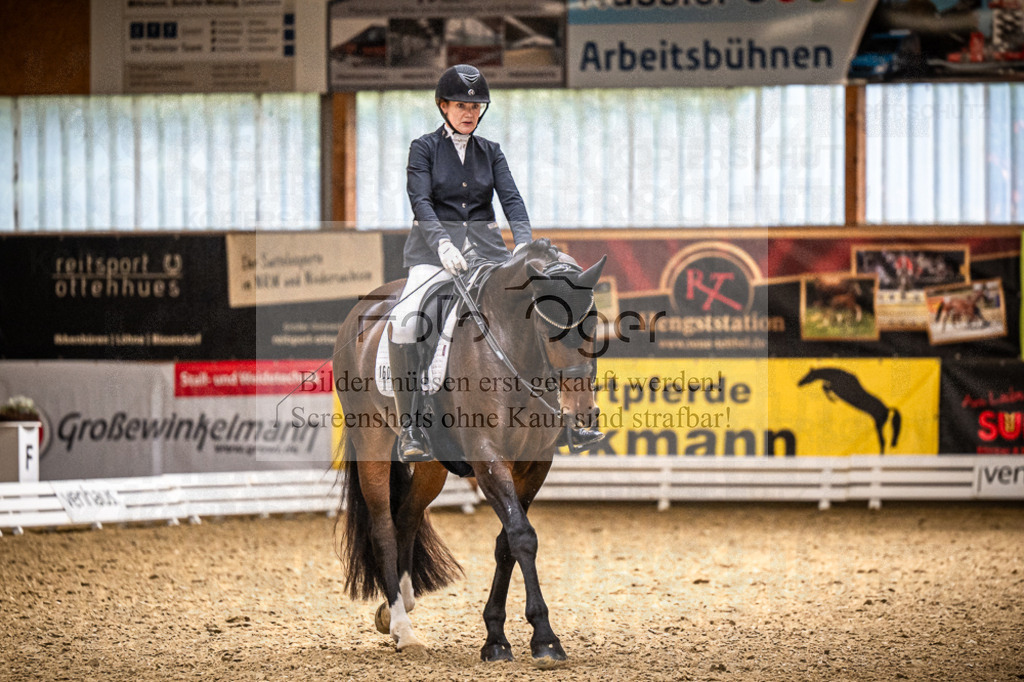 DOS_2253 | Entdecke hochwertige Reitturnierfotos von Foto Oger. Professionell, emotional und authentisch – jetzt Lieblingsmomente im Shop bestellen.Deutschlandweite Turnierfotografie. - Realisiert mit Pictrs.com