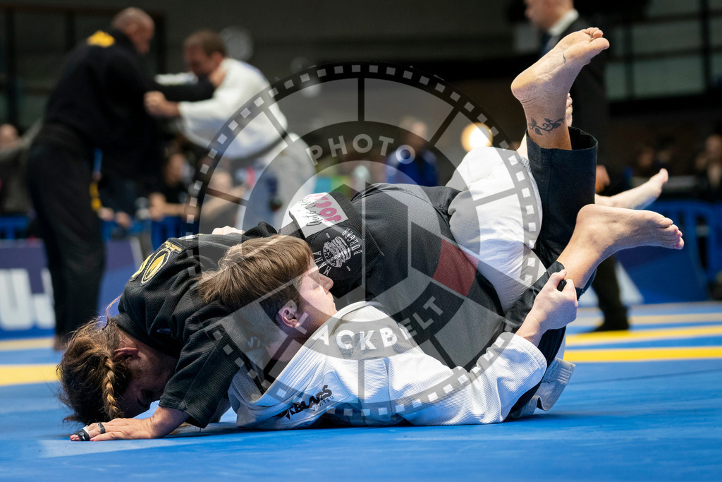 20240125PBB01402 | Fighters compete during the sixth day of the Brazilian Jiu-jitsu European Championship of the IBJJF in Paris, France, on January 25, 2024.