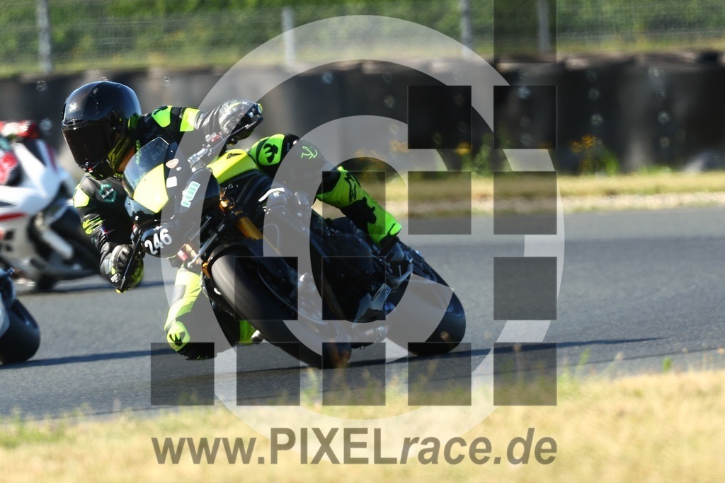 0246-20260711_00822 | Schöne Erinnerungen an spannende Momente - das festzuhalten ist unser Job. PIXELrace.de ist seit 2003 auf den Rennstrecken Europas unterwegs um die Action draußen beim Fahren und die wunderbare Stimmung imm Fahrerlager für euch einzufangen.