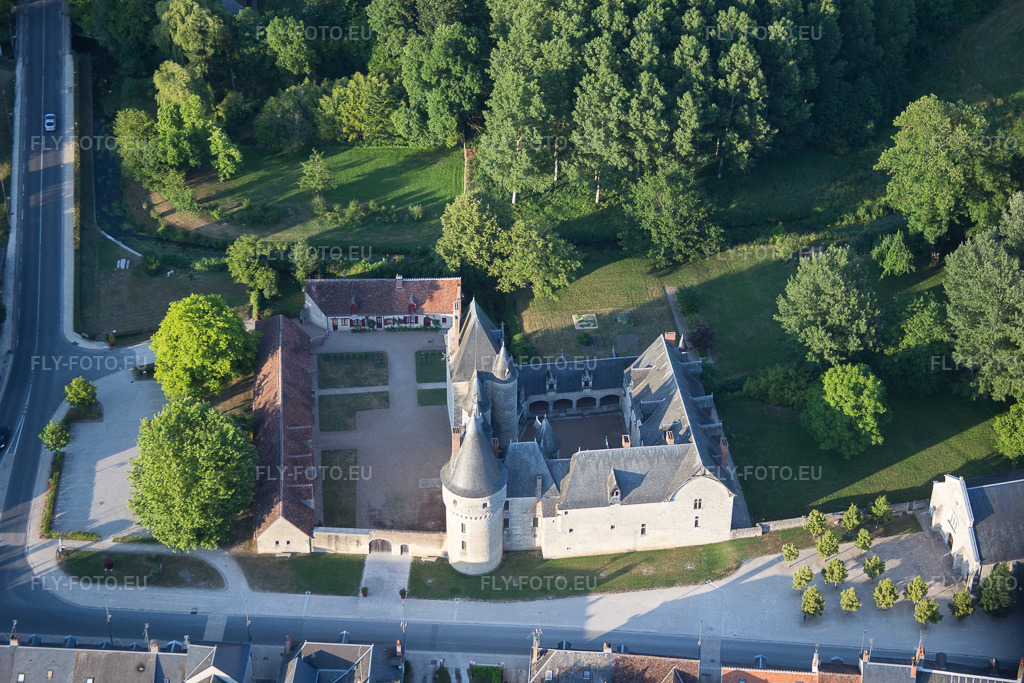 Vue aérienne: Vue de la ville à Le Controis-en-Sologne dans le département Loir et Cher, France.Photo: IMG_081269.jpg prise le 19/06/2015 par Werner Riehm/FLY-FOTO.euRésolution de l'original: 4386 x 2924 px