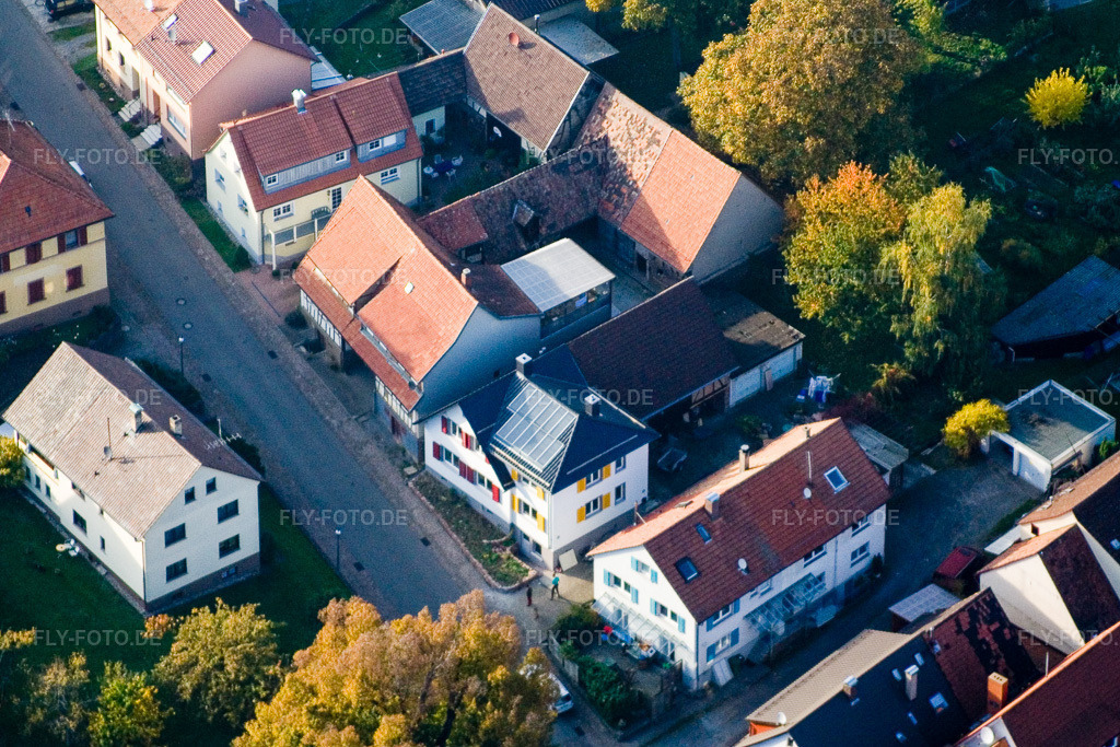 Luftbild: Lange Straße im Ortsteil Schluttenbach in Ettlingen im Bundesland Baden-Württemberg in Deutschland. Foto: IMG_14070.jpg vom 11.10.2008 durch Werner Riehm/FLY-FOTO.de