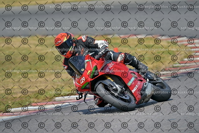 25bt04-1714 | markuskiefer.com - Realisiert mit Pictrs.com
