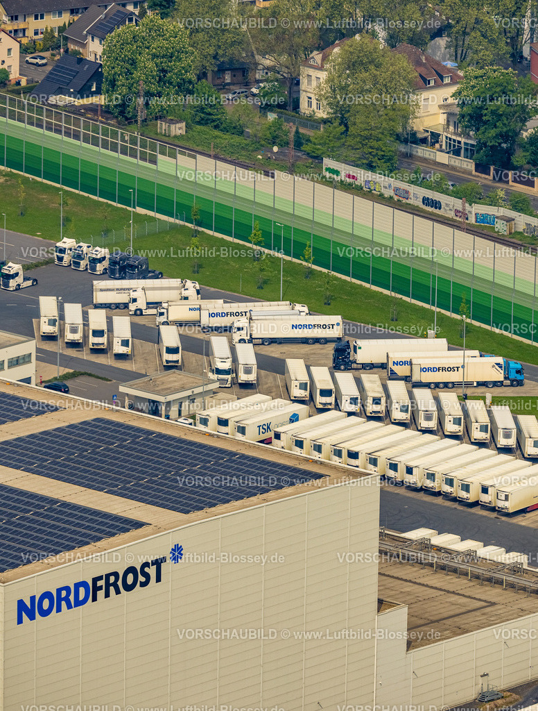 Herne240500578 | Luftbild, Nordfrost GmbH, Schallschutzwand an der Bahnlinie, LKW Parkplatz Lieferfahrzeuge, Unser Fritz, Herne, Ruhrgebiet, Nordrhein-Westfalen, Deutschland