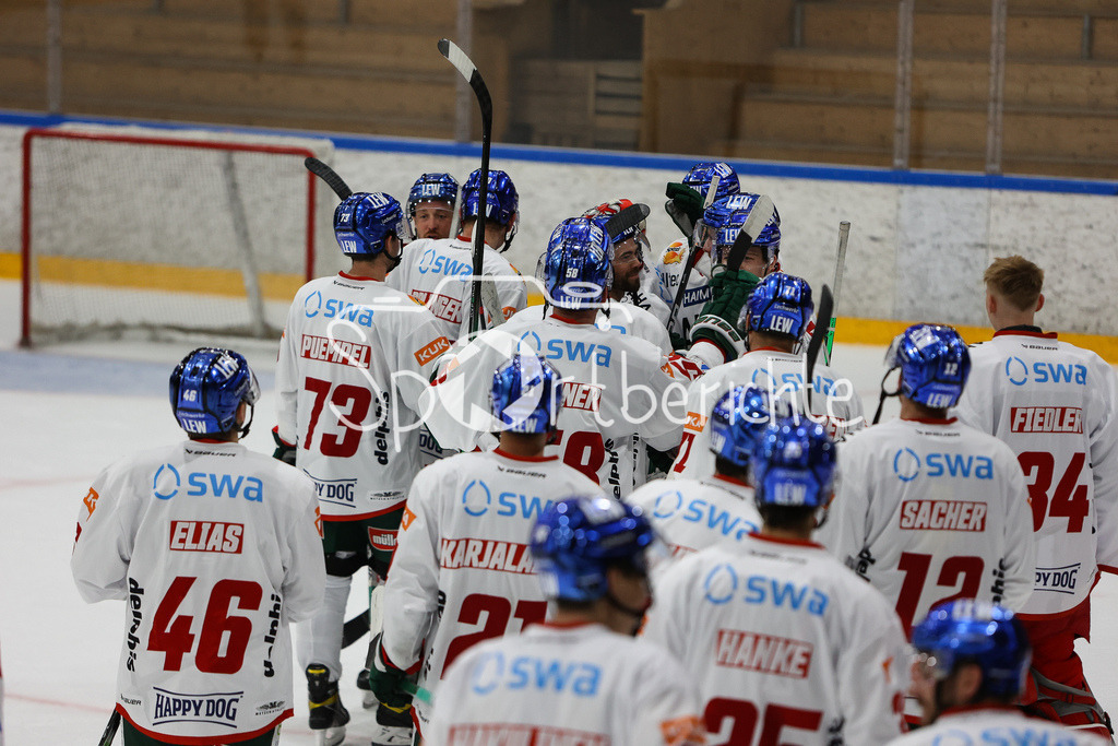 SC Langnau Tigers - Augsburger Panther | Freude der Panther nach dem Sieg gegen Langnau im Penaltyschiessen