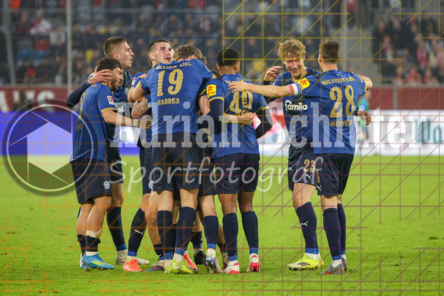 10.04.2026, GER, Fussball, Herren, 2. BL, Saison 2025/2026, Fortuna Düsseldorf - Holstein Kiel | Ivan Nekic (Kiel) Torjubel, jubelt mit seiner Mannschaft nach dem Treffer zum 1:2 