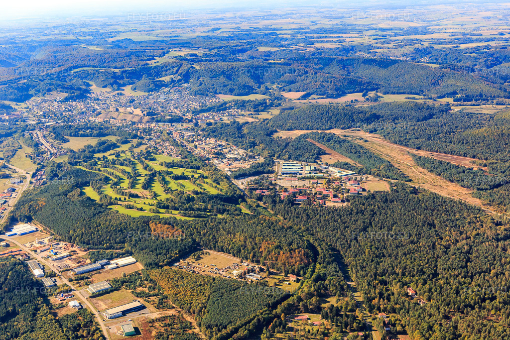 Vue aérienne: Golf de Bitche à Bitsch dans le département Moselle, France – .Photo: IMG_095139.jpg prise le 16/10/2016 par Werner Riehm/FLY-FOTO.eu – Résolution de l'original: 5472 x 3648 px – Golf de bitche - Golf 27 trous - Lorraine - Alsace